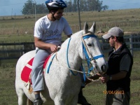 Equinoterapia: Mauro en su caballo con el Prof. Gustavo Terra