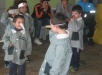 Niños realizando una ronda con la canción "Pinocho"