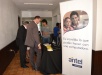 Personal de ANTEL explicando las TICs para personas con discapac