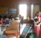 Grupos de Jovenes interactuando con las Pc