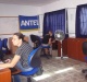 Adultos trabajando en el curso de Office